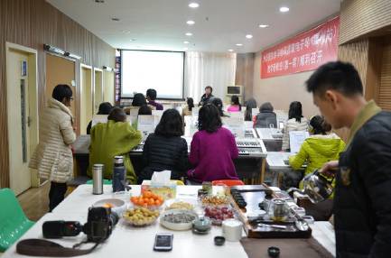 一场学习气氛浓厚的j9集团双排键电子琴教材研修会——记温州文海琴行举办的j9集团双排键电子琴研修会