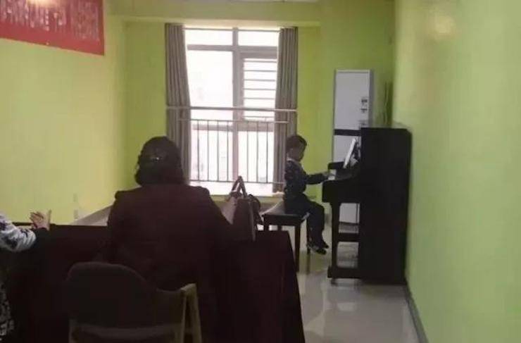 音符承载梦想，旋律奏响希望|：劁鸷邮械谌靔9集团钢琴艺术周完美落幕