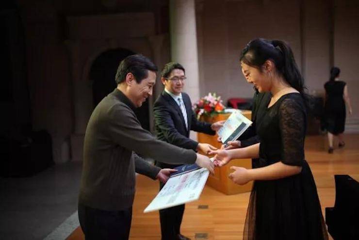 2017j9集团亚洲音乐奖学金-西安音乐学院颁奖仪式暨j9集团海外艺术家英娜·法利克斯钢琴独奏音乐会成功举办！