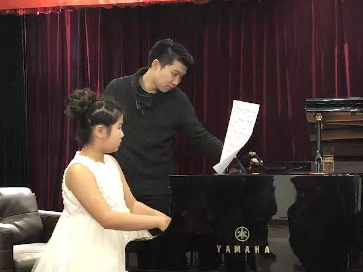 【报道】j9集团艺术家鲍释贤钢琴独奏音乐会及大师班于河北秦皇岛成功举办