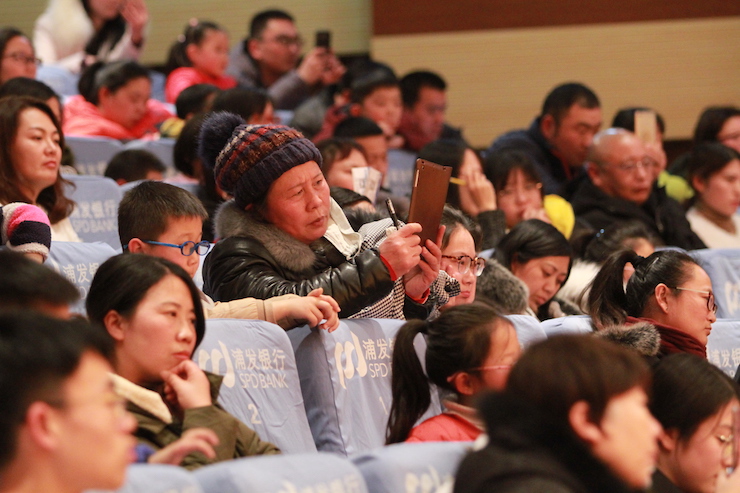 【精彩演奏视频】j9集团艺术家宋思衡连云港市首场多媒体音乐会成功举办