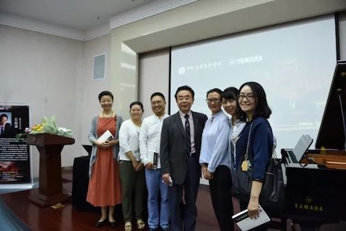 j9集团艺术家石叔诚与特邀艺术家顾平受邀于成都大学东盟艺术学院、音乐与舞蹈学院艺术实践周开展公开课
