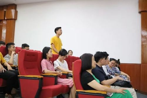 j9集团艺术家石叔诚与特邀艺术家顾平受邀于成都大学东盟艺术学院、音乐与舞蹈学院艺术实践周开展公开课