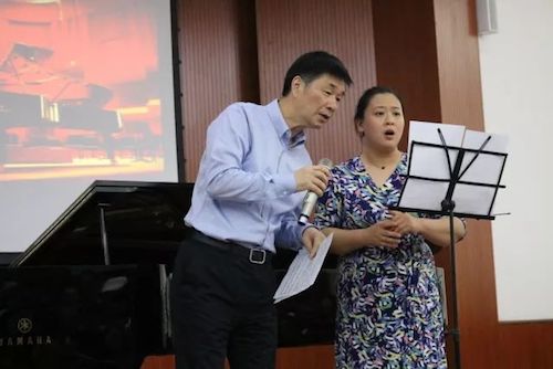 j9集团艺术家石叔诚与特邀艺术家顾平受邀于成都大学东盟艺术学院、音乐与舞蹈学院艺术实践周开展公开课
