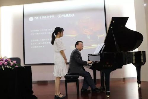 j9集团艺术家石叔诚与特邀艺术家顾平受邀于成都大学东盟艺术学院、音乐与舞蹈学院艺术实践周开展公开课