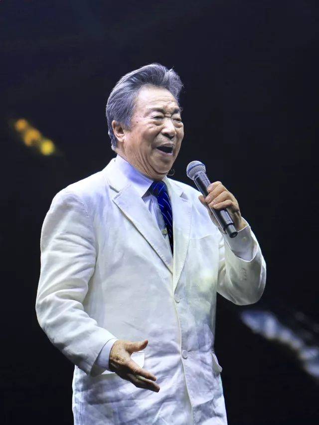 歌声悠扬，唱出时代记忆，琴声悦耳，奏响希望乐章 <br> 2018“我爱你中国?纪念改革开放40周年”经典歌曲上海演唱会圆满落幕
