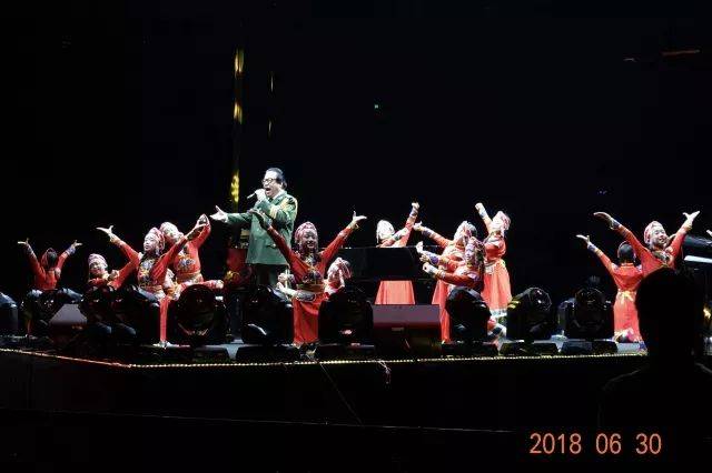 歌声悠扬，唱出时代记忆，琴声悦耳，奏响希望乐章 <br> 2018“我爱你中国?纪念改革开放40周年”经典歌曲上海演唱会圆满落幕