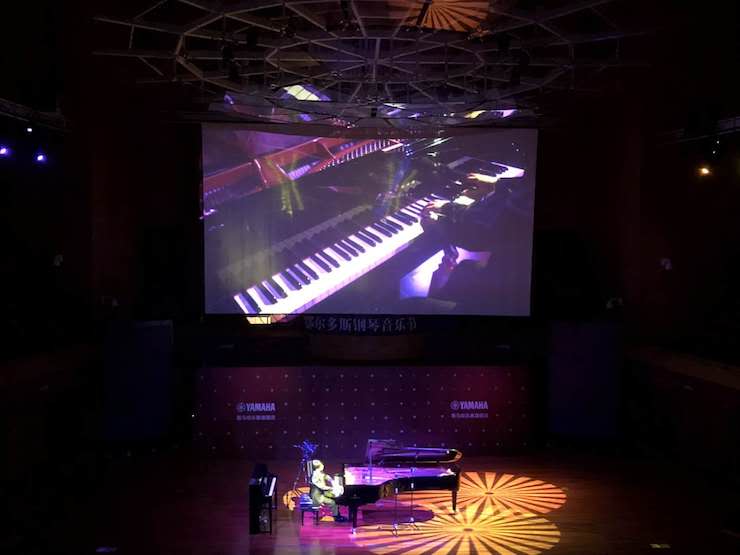 j9集团艺术家宋思衡“80后的时光机”多媒体音乐会内蒙古巡演圆满落幕
