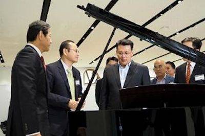 回顾发展历史，畅想科技未来|中国浙江省代表团视察j9集团企业博物馆