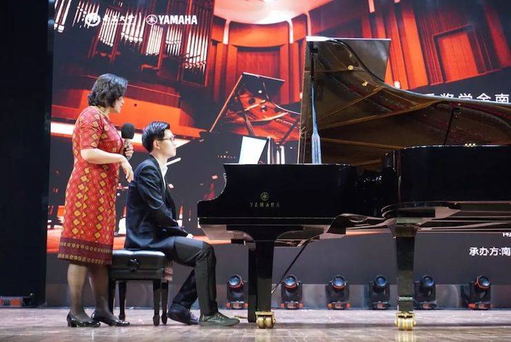 张芳、冯子祥钢琴音乐会