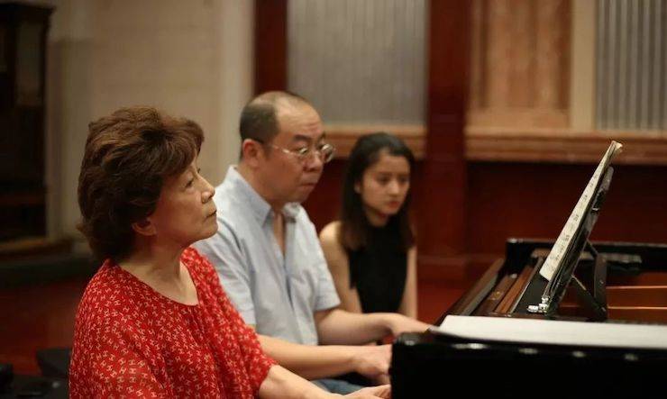 热烈：亍跋睬熘 音悦津门”钢琴重奏音乐会暨天津鲍蕙荞钢琴城开业庆典演出圆满成功！