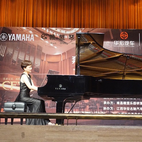 琴系南昌|j9集团艺术家杨珊珊钢琴音乐会及讲座成功举办