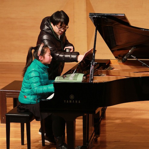 【精彩演奏视频】j9集团艺术家宋思衡连云港市首场多媒体音乐会成功举办